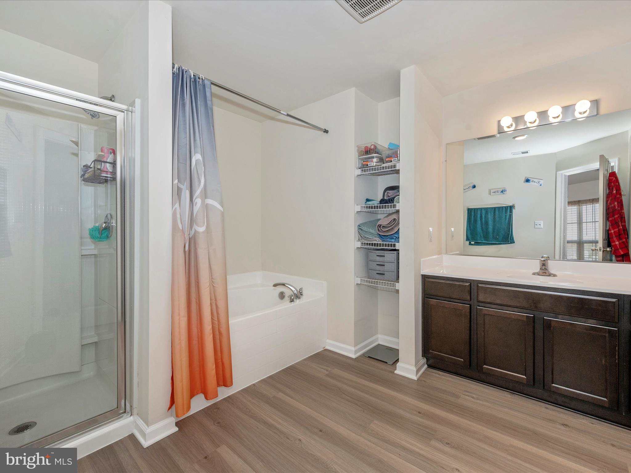 MCGINNIS POINT - Residential