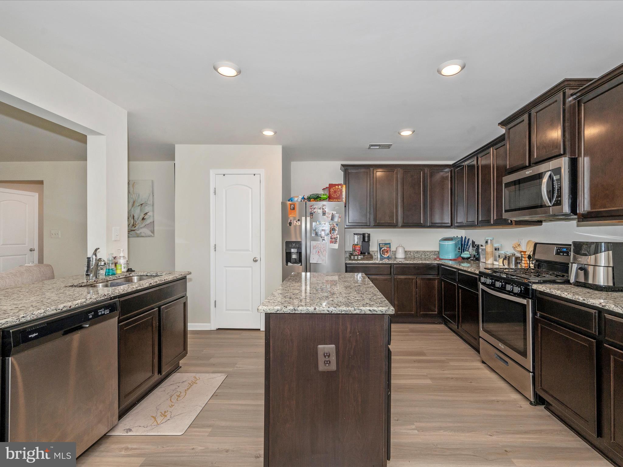 MCGINNIS POINT - Residential