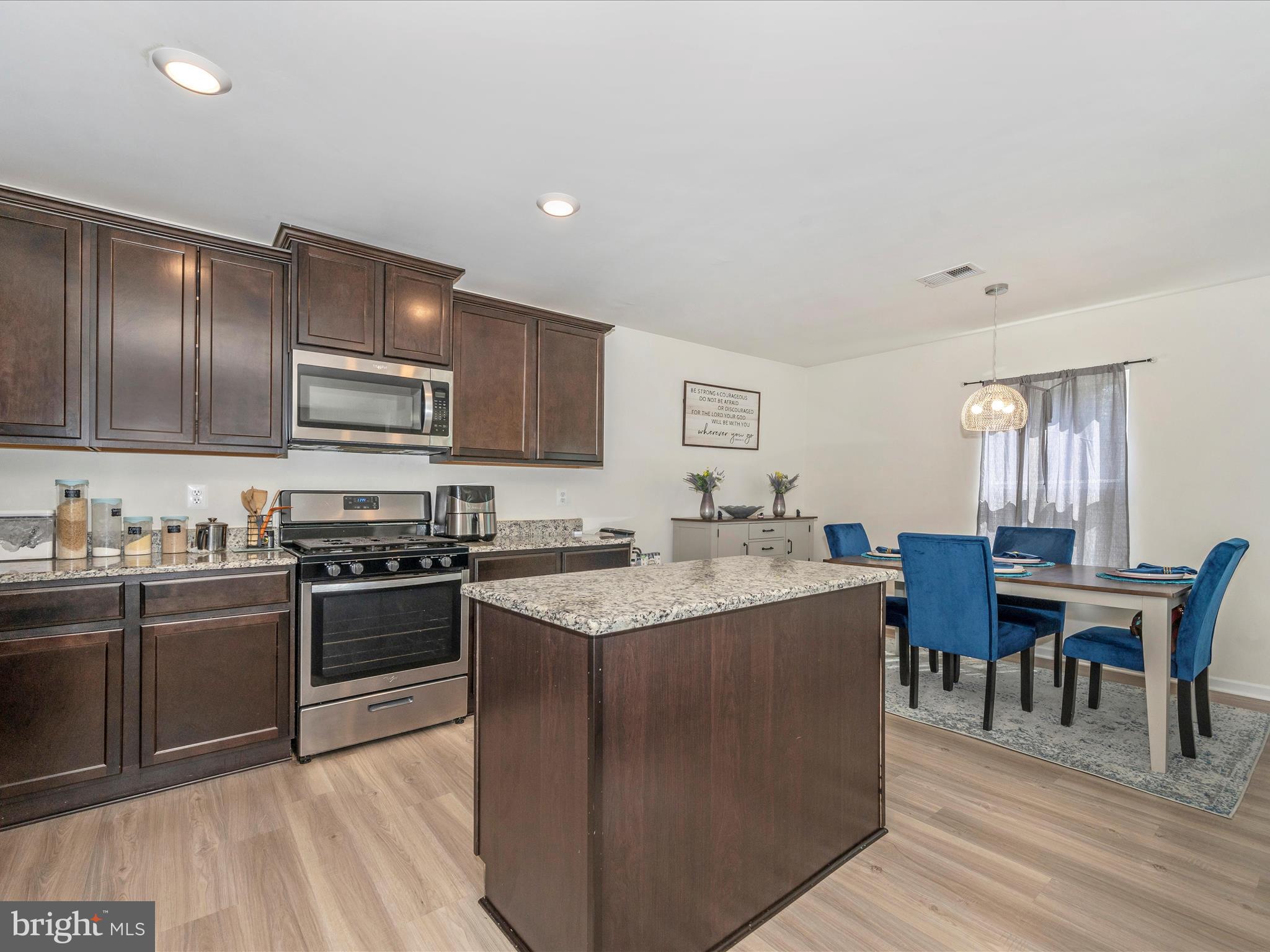 MCGINNIS POINT - Residential