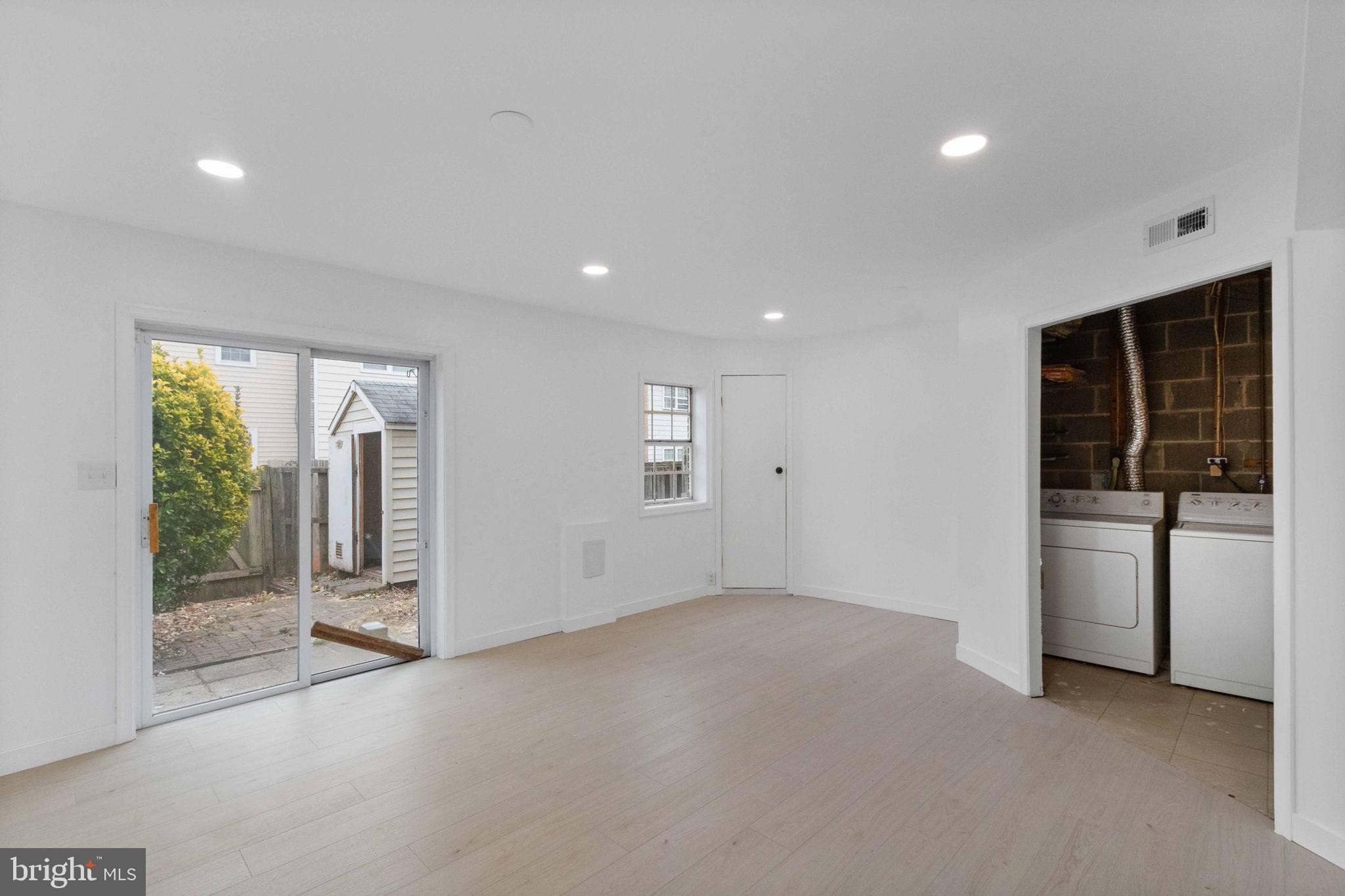 POINT OF WOODS - Residential