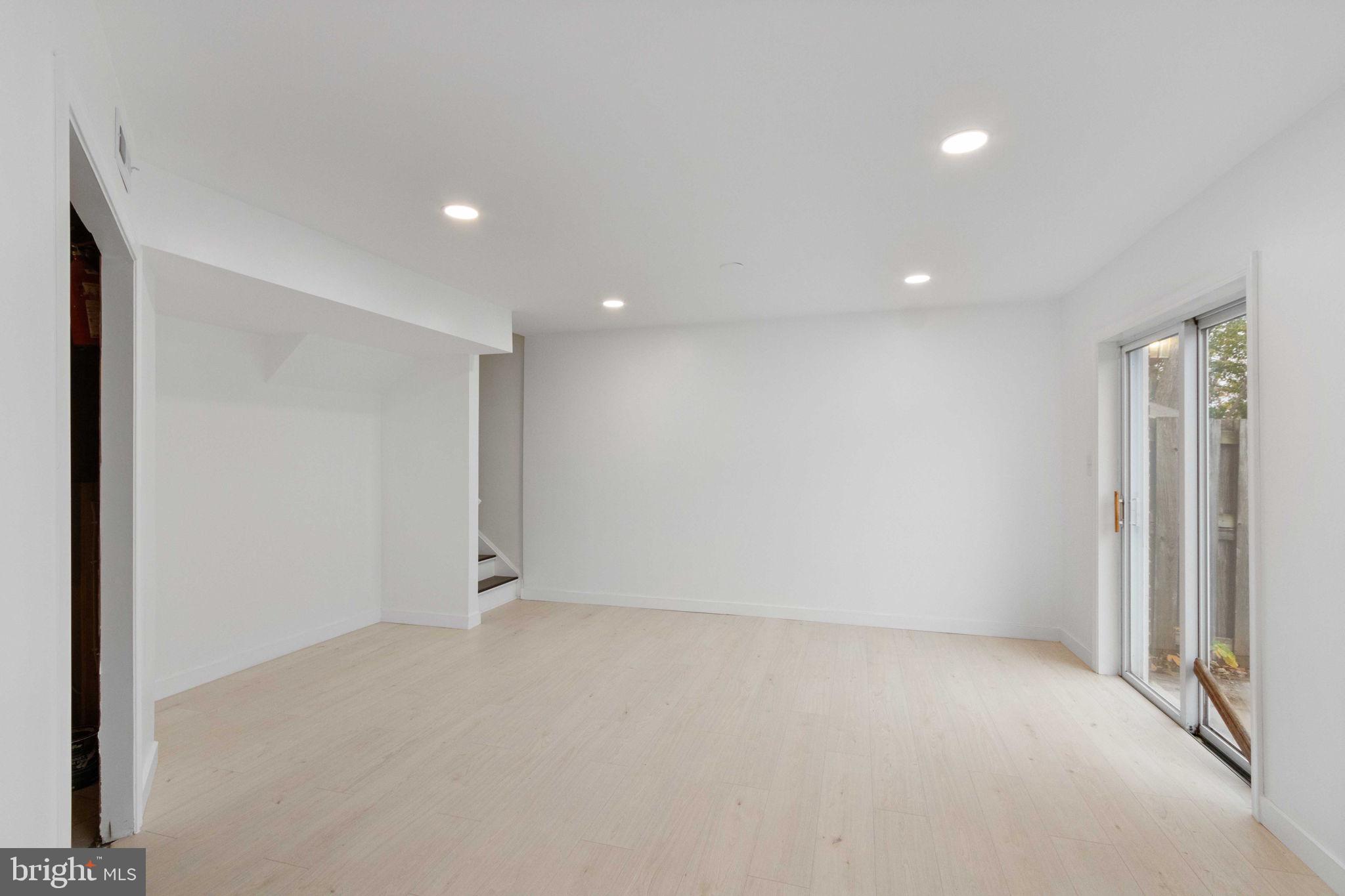 POINT OF WOODS - Residential