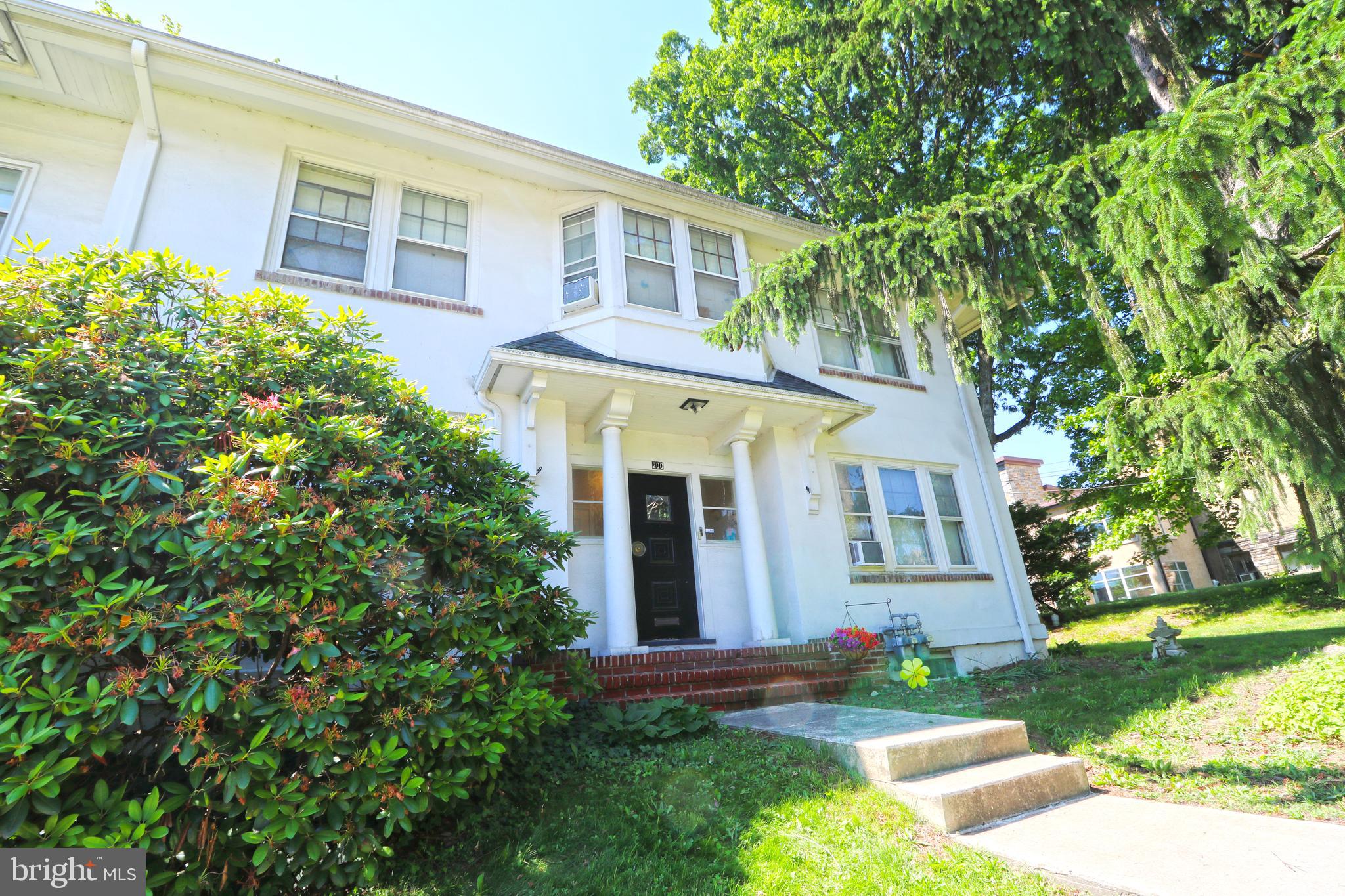 200 W SPRINGFIELD ROAD