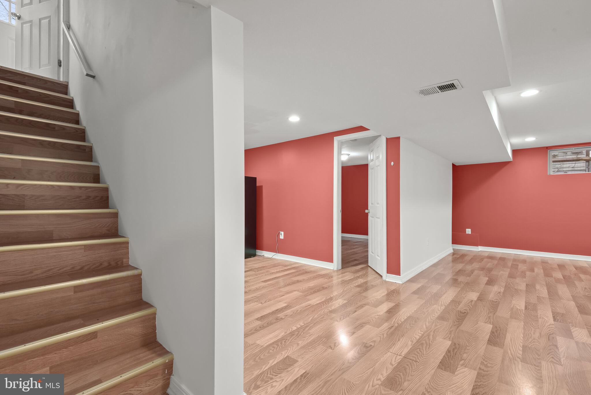 CHARLTON HEIGHTS - Residential