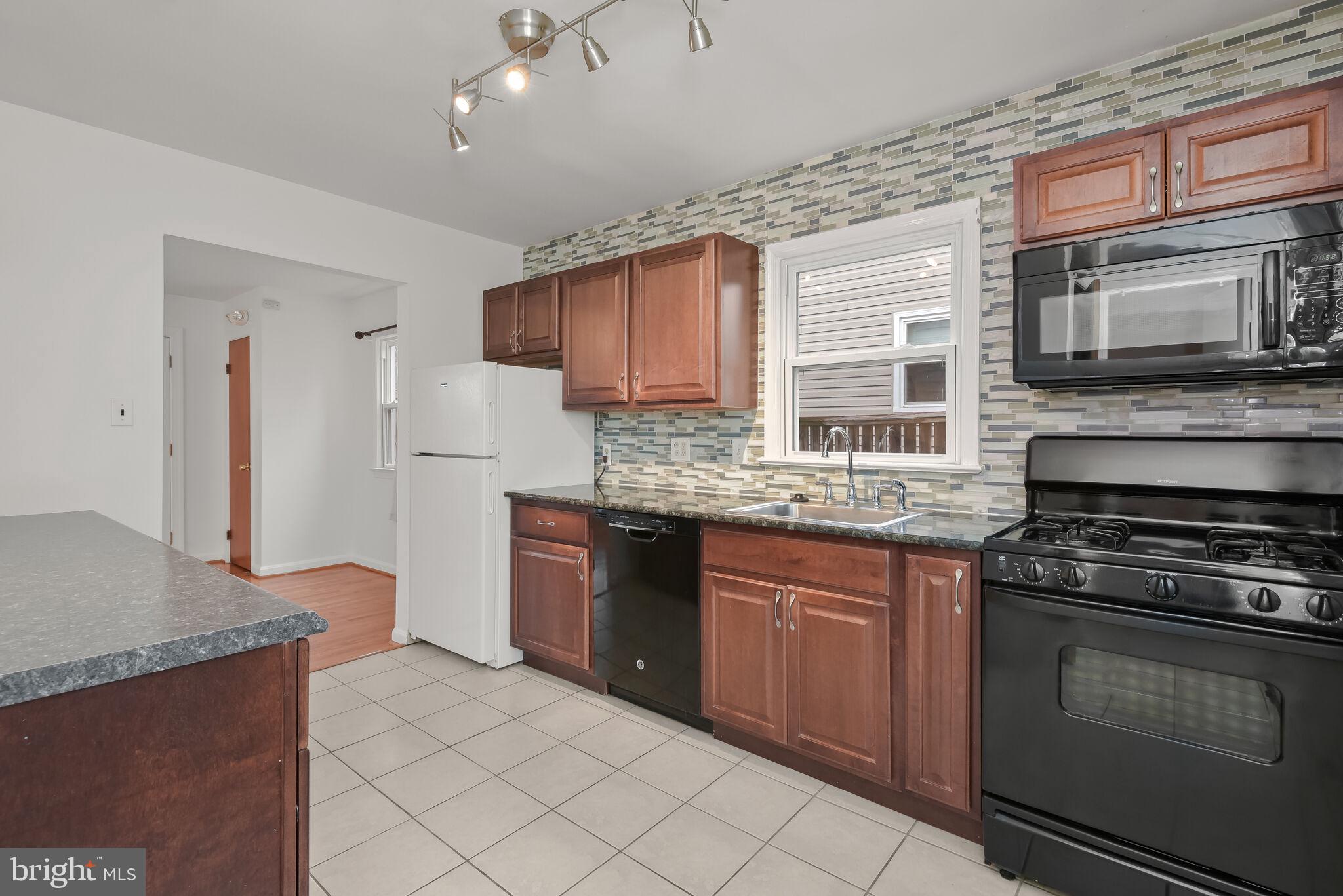 CHARLTON HEIGHTS - Residential