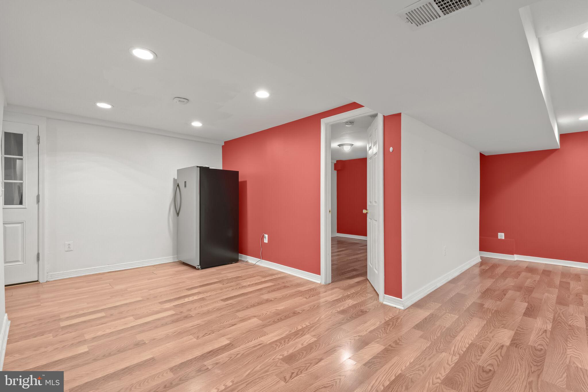 CHARLTON HEIGHTS - Residential