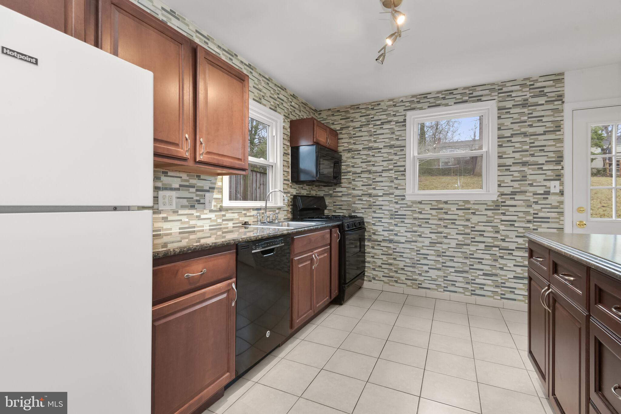 CHARLTON HEIGHTS - Residential