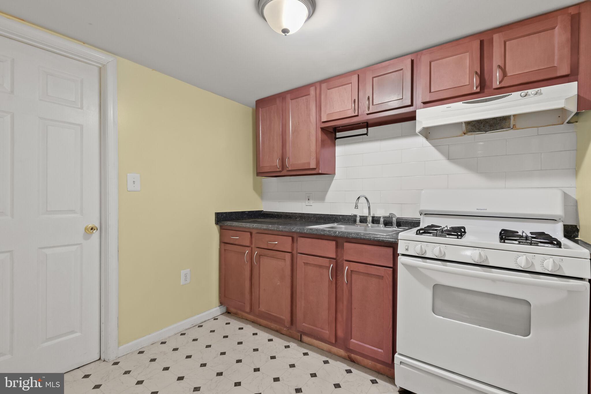 CHARLTON HEIGHTS - Residential