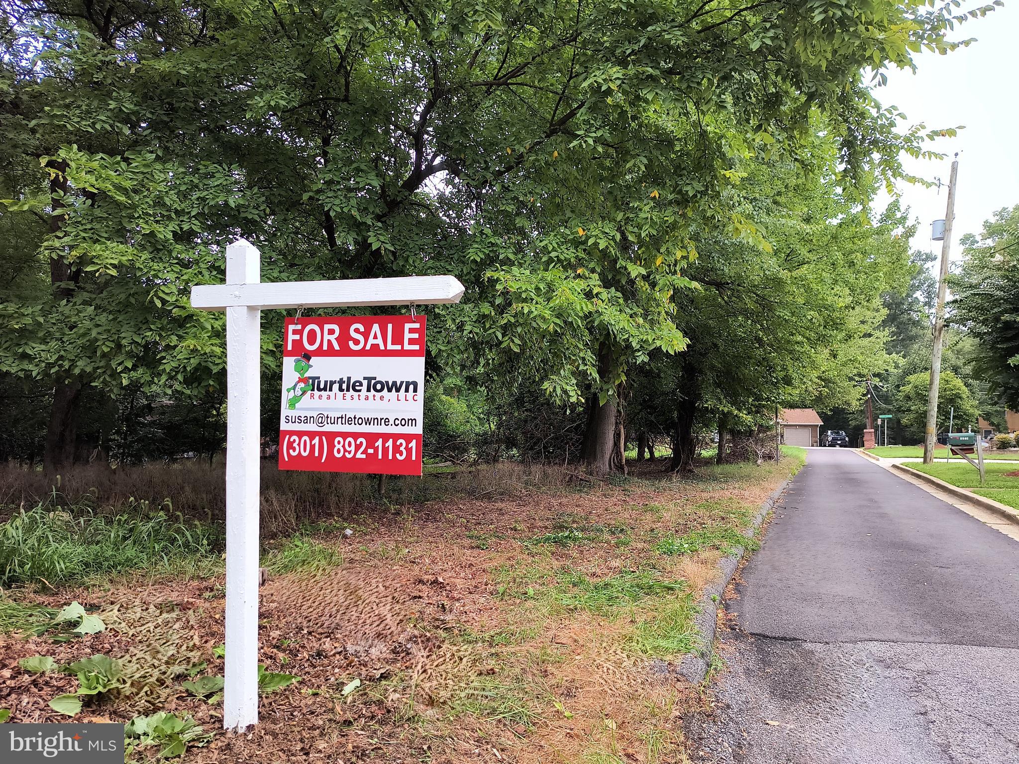 Located 6 miles south of Washington, DC, these buildable lots are near the Potomac River and the Historical Fort Foote Park. They are conveniently located near National Harbor, shopping centers, restaurants, and more. The Fort Foote Recreation Center offers this active community so many activities including outdoor sports fields, tennis and basketball court(s) a playground & picnic area, plus a rental building with kitchen facilities. Builders bring your hammer. This half acre property in Treasure Cove is in need of a beautiful new home. It is priced to sell. The one item to be addressed is sewer access. It is located on Fortside Drwy can be accessed via Overlook Trail.