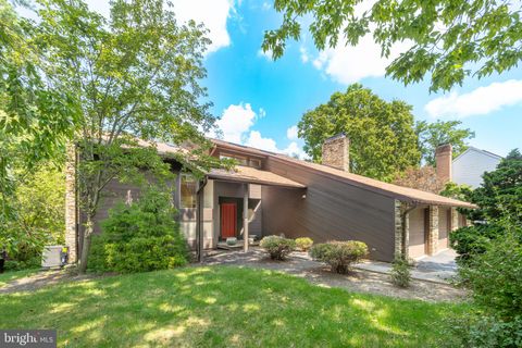 Photo of 2617 Chestnut Valley Drive, Lancaster, PA 17601 (MLS # PALA2055478)