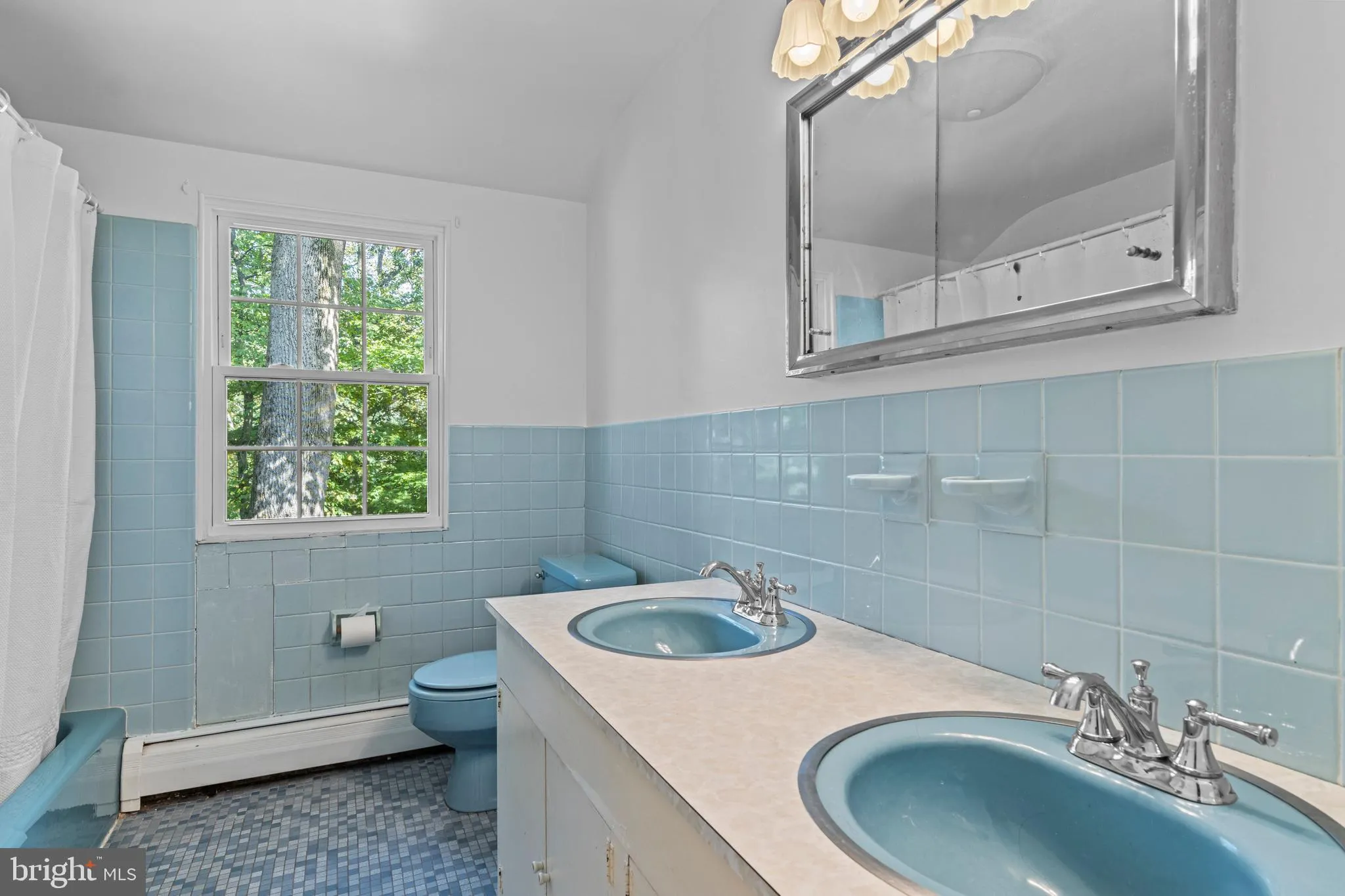 Paoli, Pennsylvania 19301, United States, 4 Bedrooms Bedrooms, ,3 BathroomsBathrooms,Residential,Pending,213955