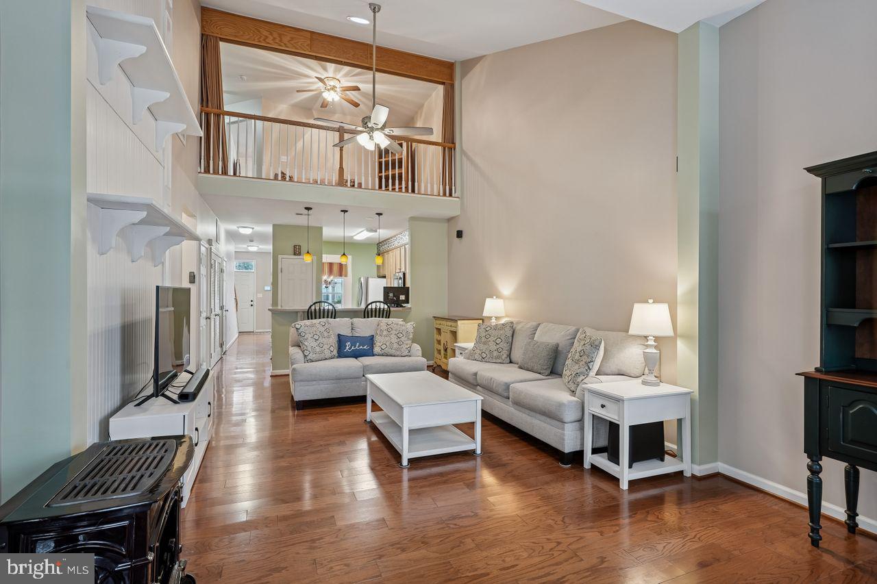 WINDHURST MANOR - Residential