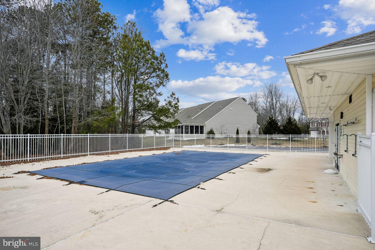 WINDHURST MANOR - Residential