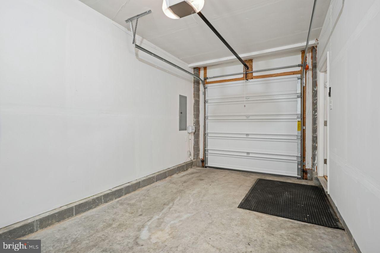 WINDHURST MANOR - Residential