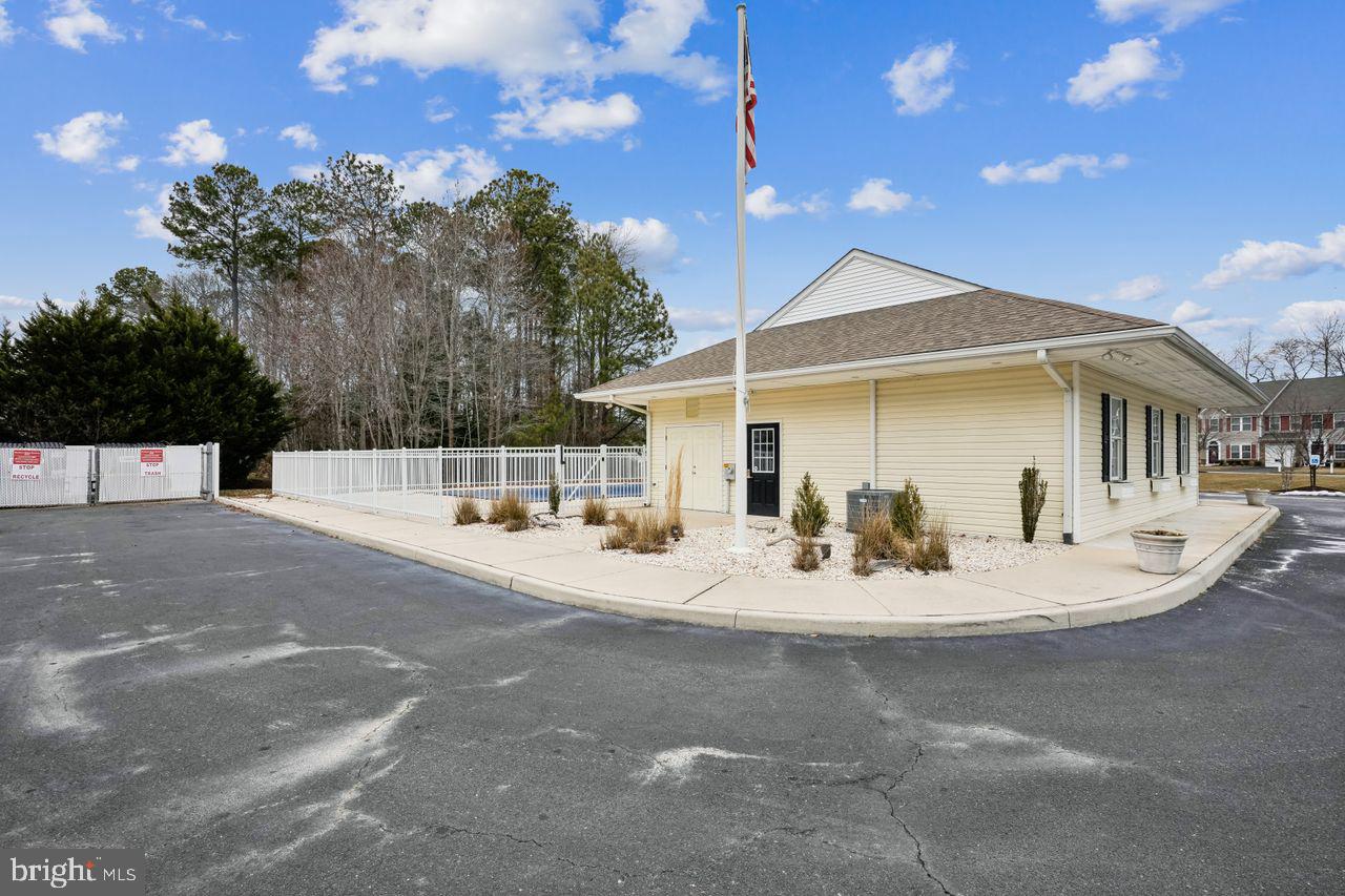 WINDHURST MANOR - Residential