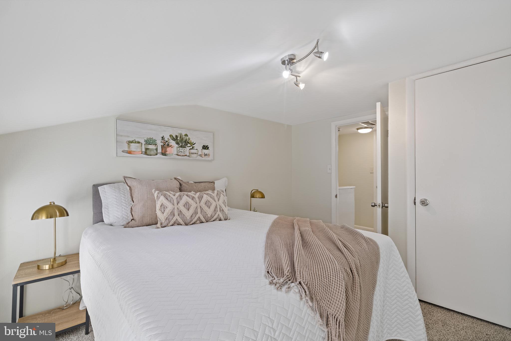 WASHINGTON VILLAGE - Residential