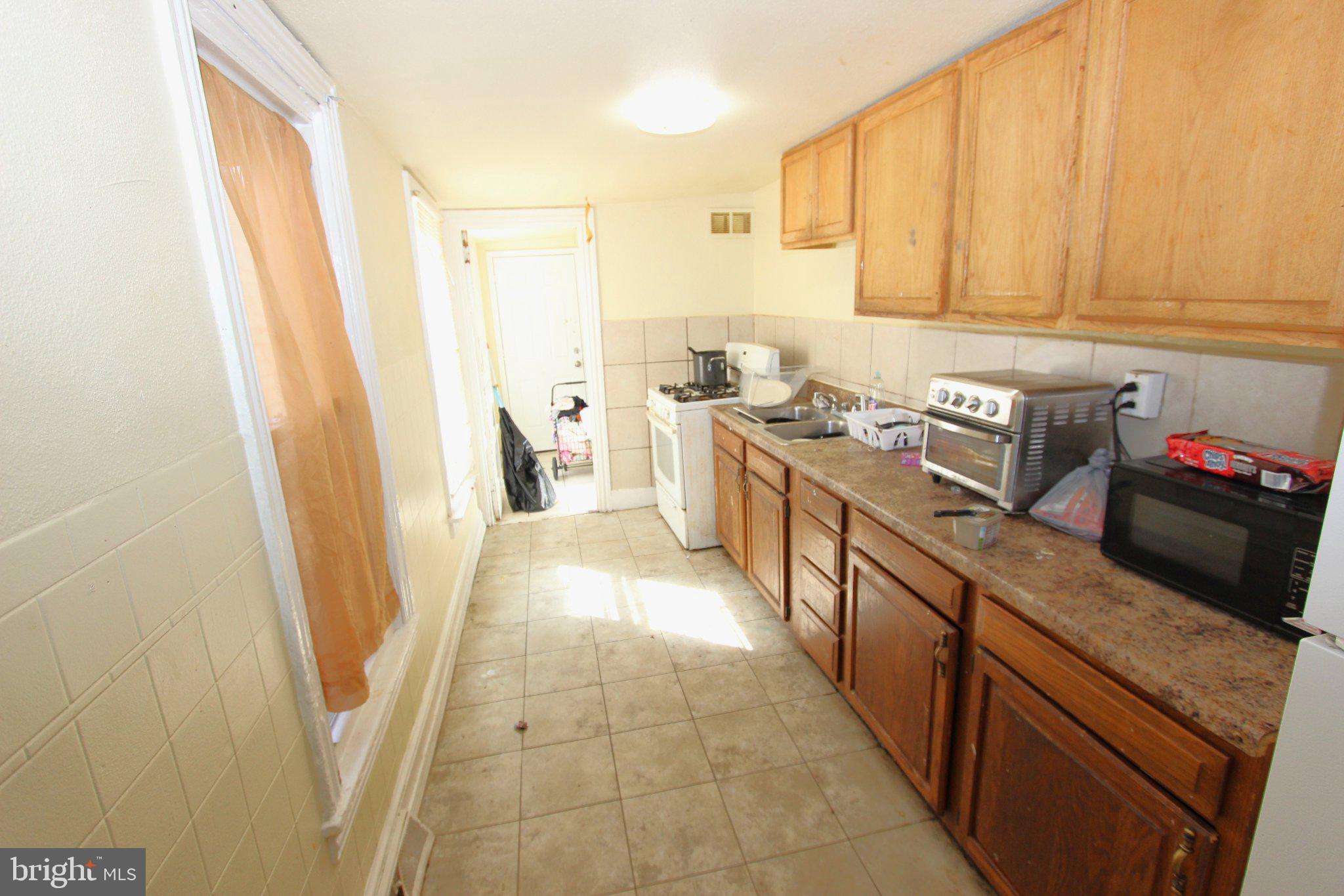 32 S 10TH STREET