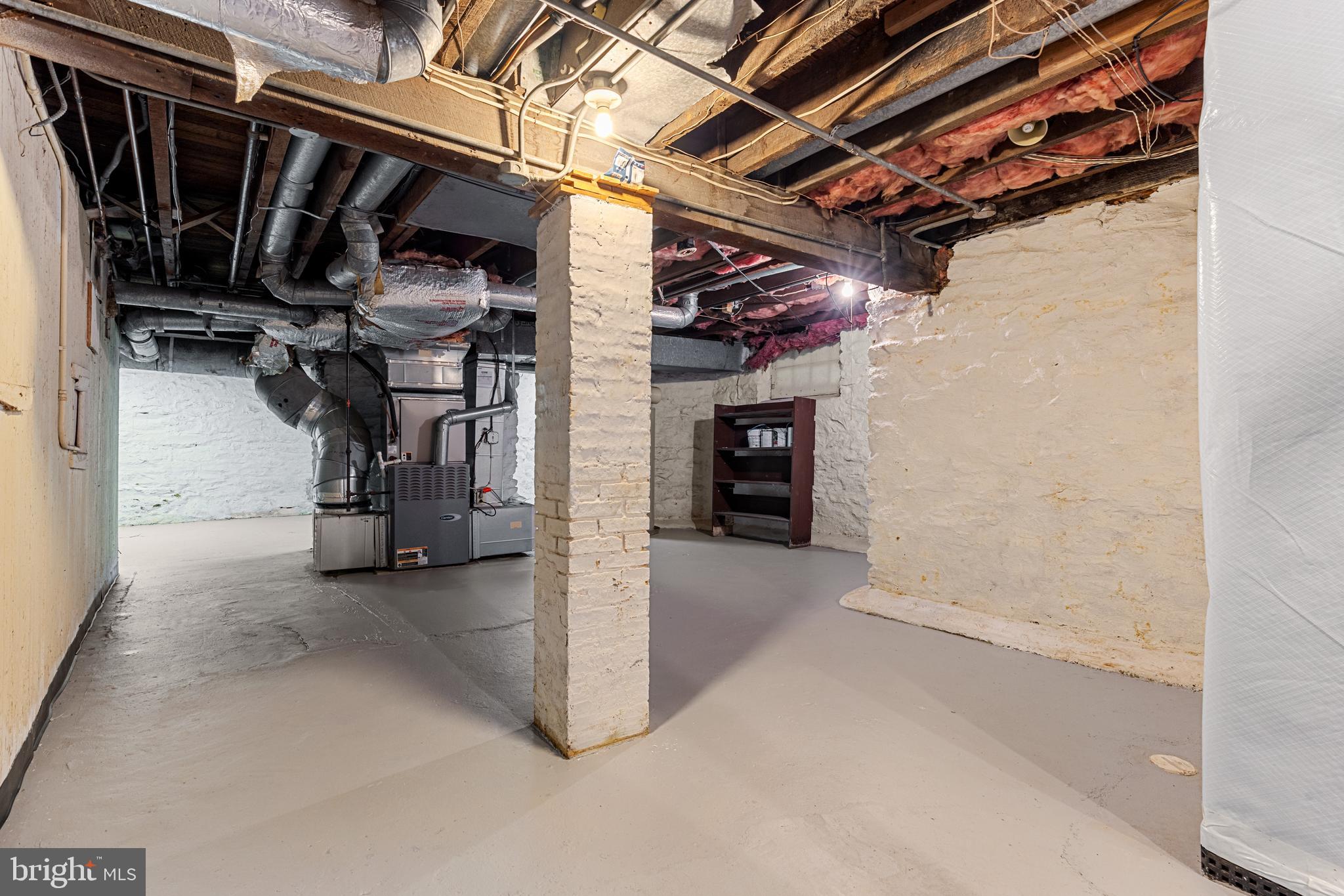 ROLAND PARK - Residential