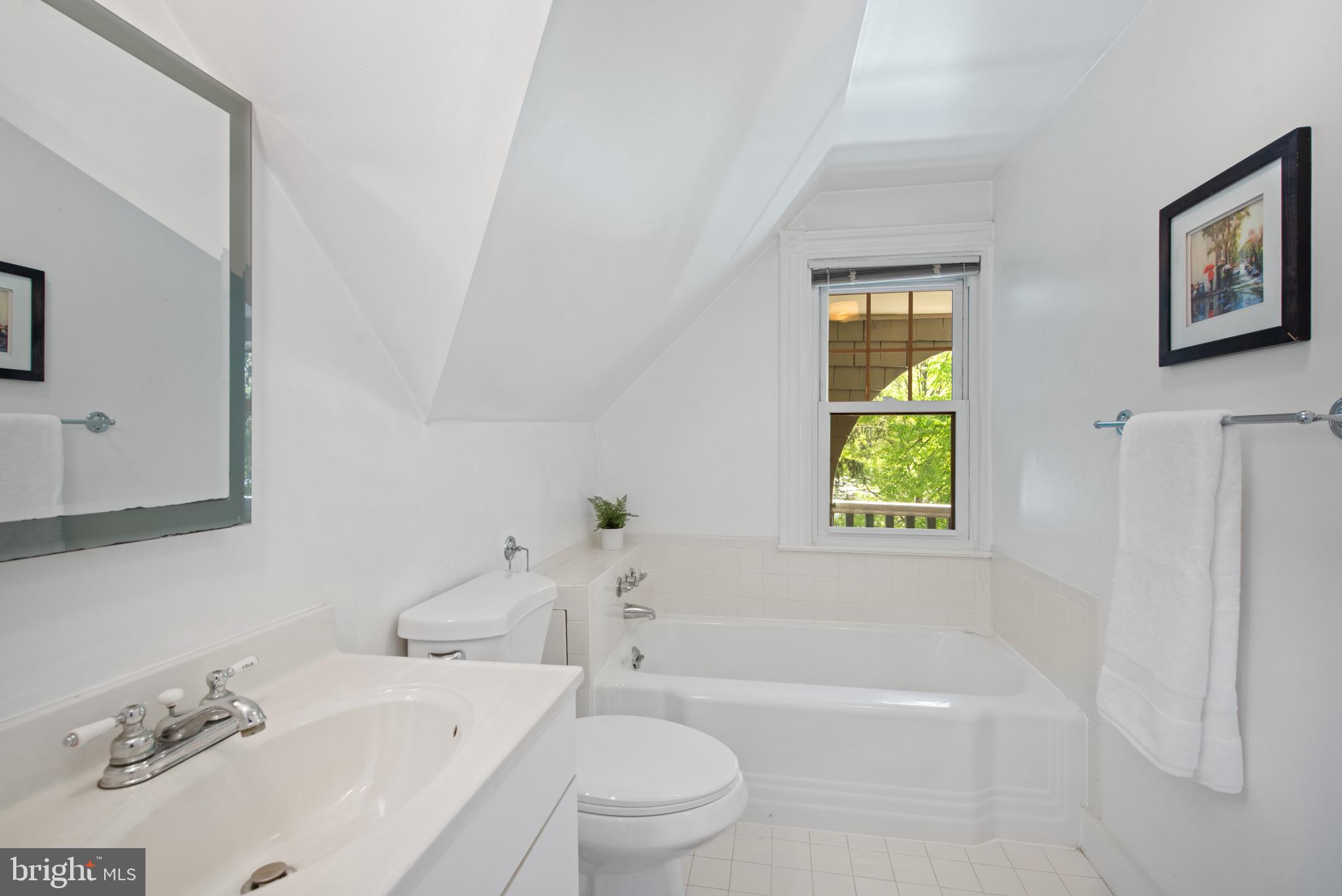 ROLAND PARK - Residential