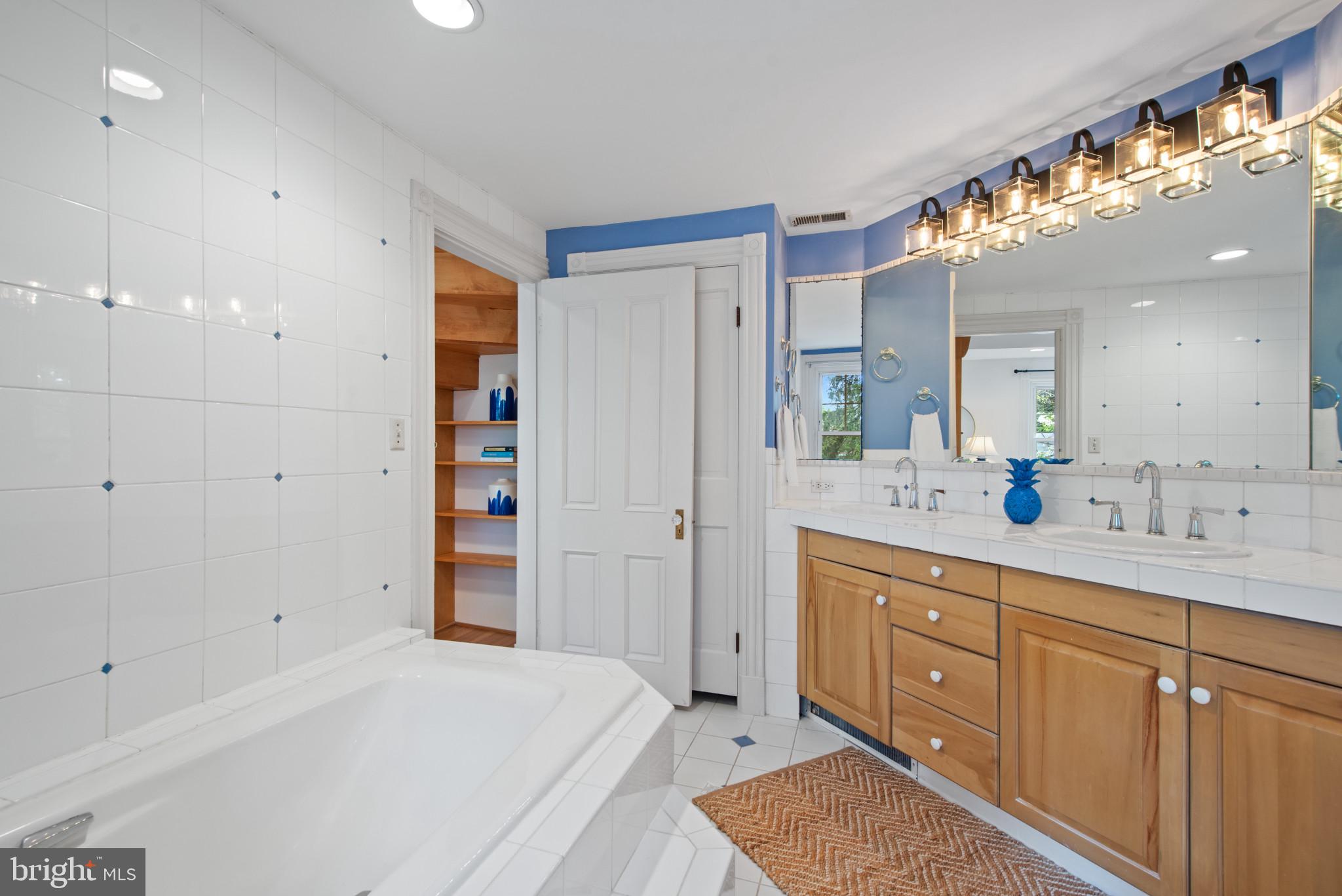 ROLAND PARK - Residential