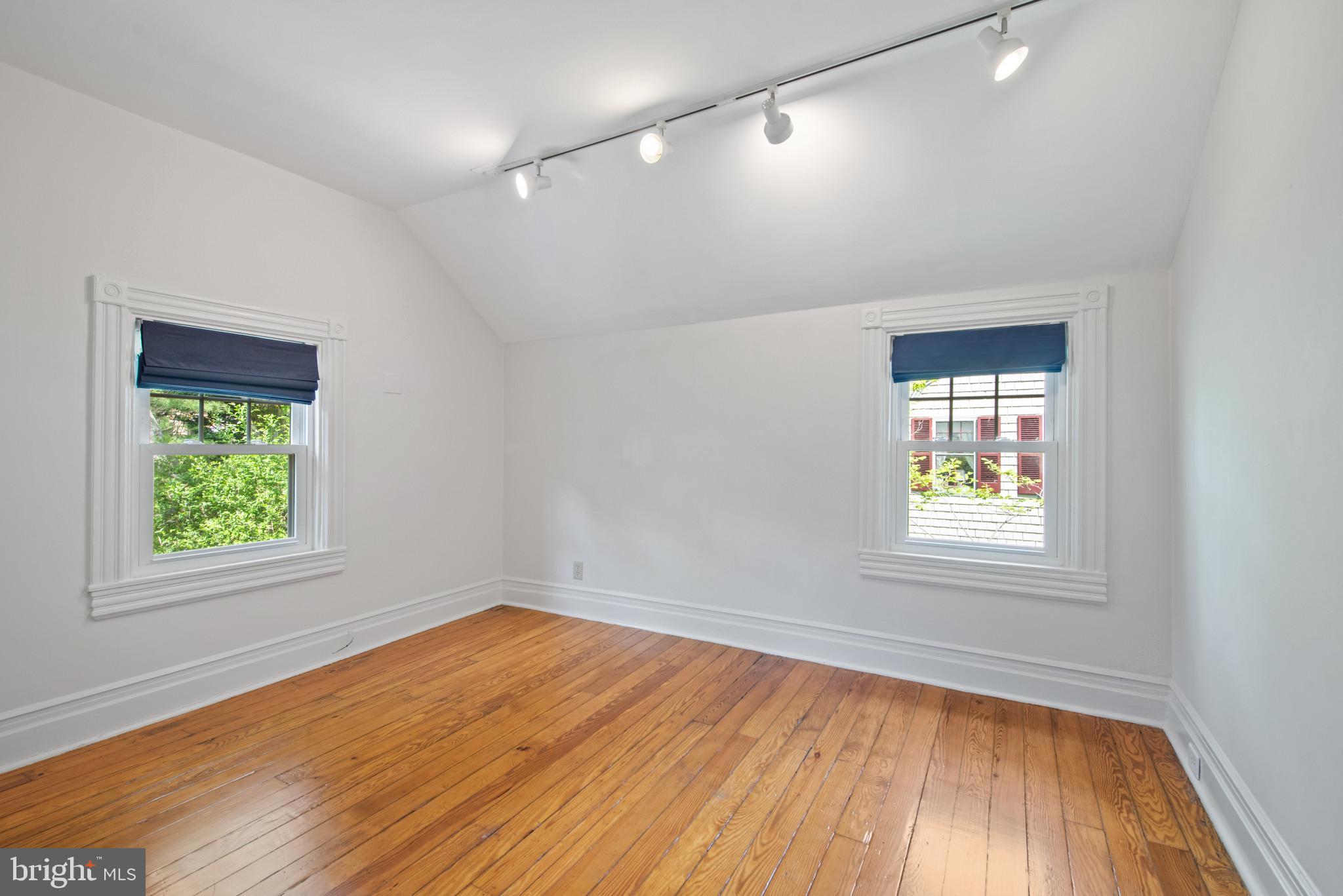 ROLAND PARK - Residential