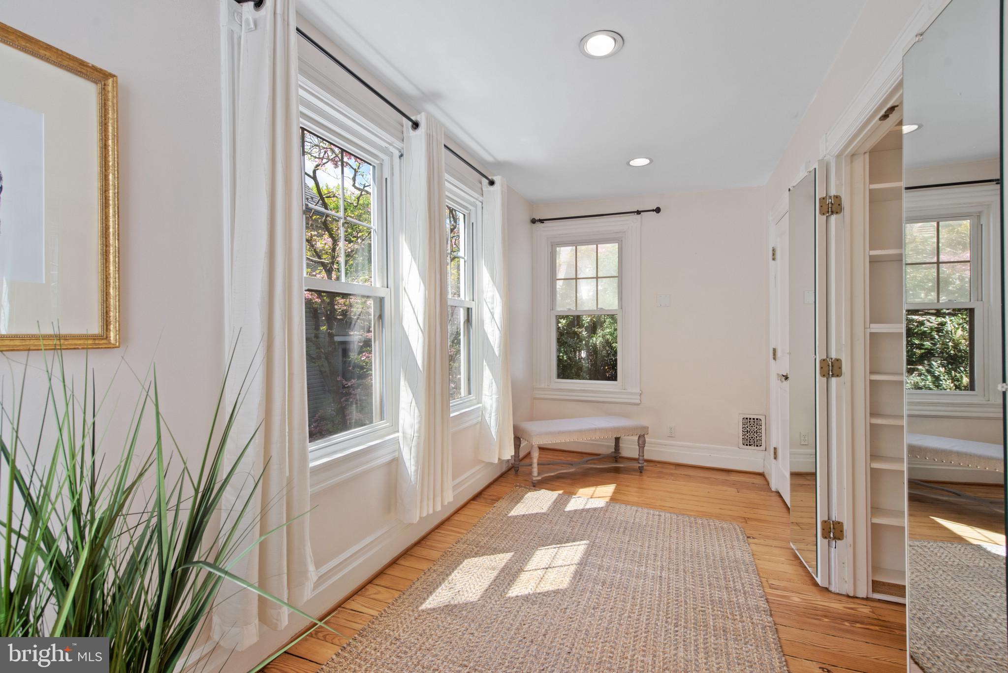 ROLAND PARK - Residential