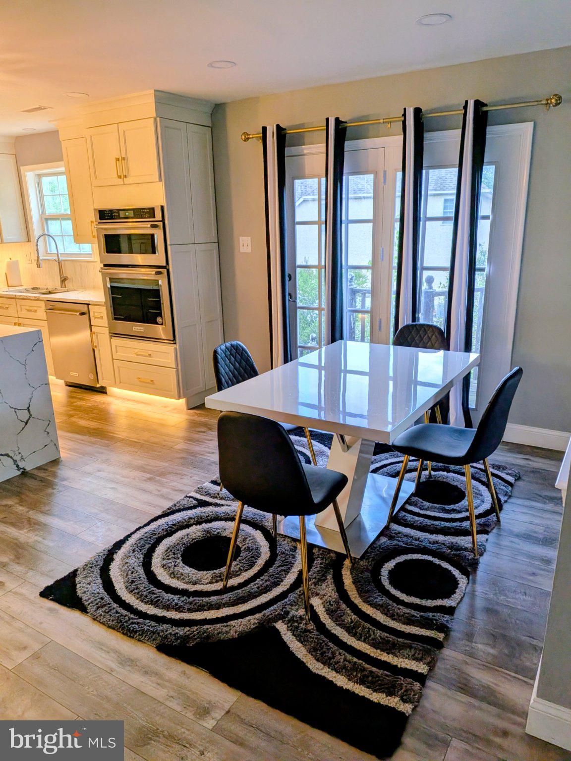 TALL PINES - Residential