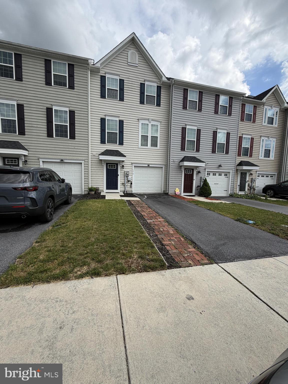 174 ONTARIO DRIVE