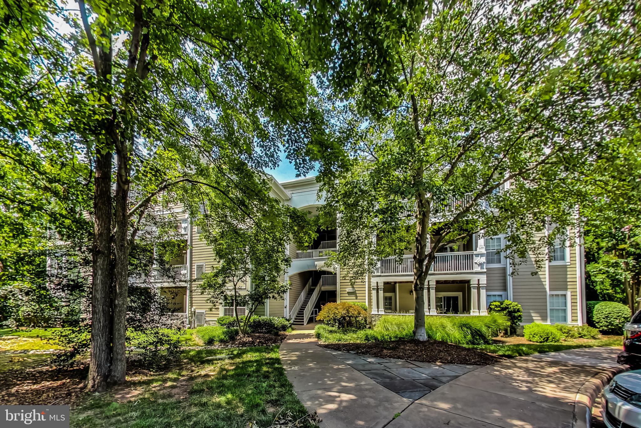 EDGEWATER AT TOWN CENTER - Residential