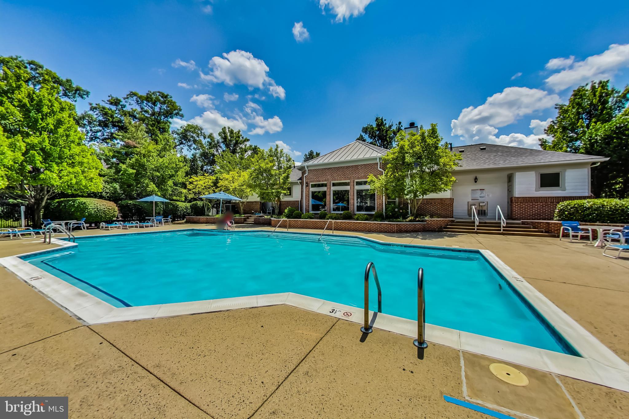 EDGEWATER AT TOWN CENTER - Residential