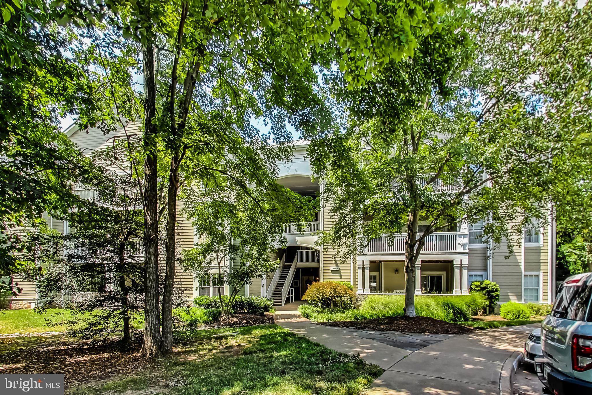 EDGEWATER AT TOWN CENTER - Residential