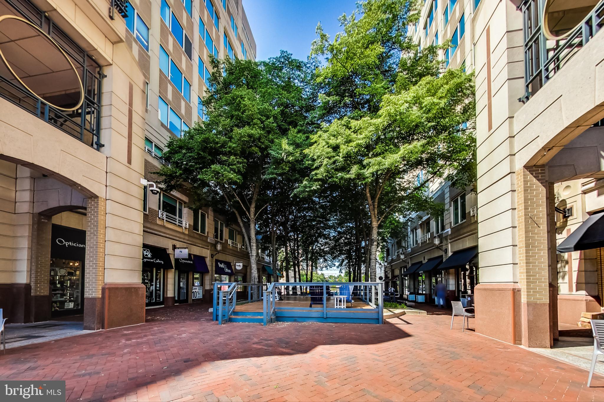 EDGEWATER AT TOWN CENTER - Residential