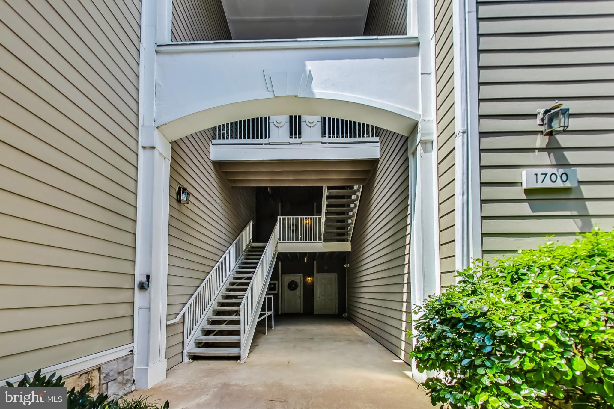 EDGEWATER AT TOWN CENTER - Residential