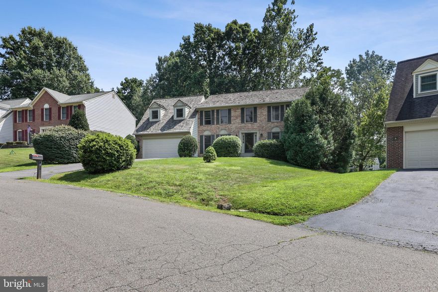 Single Family House with a  beautiful open floor layout.   Located in the sought after Braddock Forrest. Convenient location in a quiet setting, only minutes to Fairfax City downtown, restaurants and shops. Easy access to 123. It features ample driveway with 2 car garage. Nice foyer, office, formal living and dining room and wonderful 2-story family room with fireplace. Laundry room on the main level. Eat-in kitchen with granite countertops and stainless-steel appliances. Great upstairs floor plan with 4 bedrooms, nice size main bedroom, 2 full bathrooms, both with double sinks. The walkout lower level has another bedroom, full bath and another room that can be used as a media room. Neutral color painted, natural light throughout, hardwood floors, light color carpet installed on the second floor.
Don't forget to check out the open house on Friday, April 4th and from 4-6 PM. A  fantastic opportunity to see this beautiful home in person! 🏡