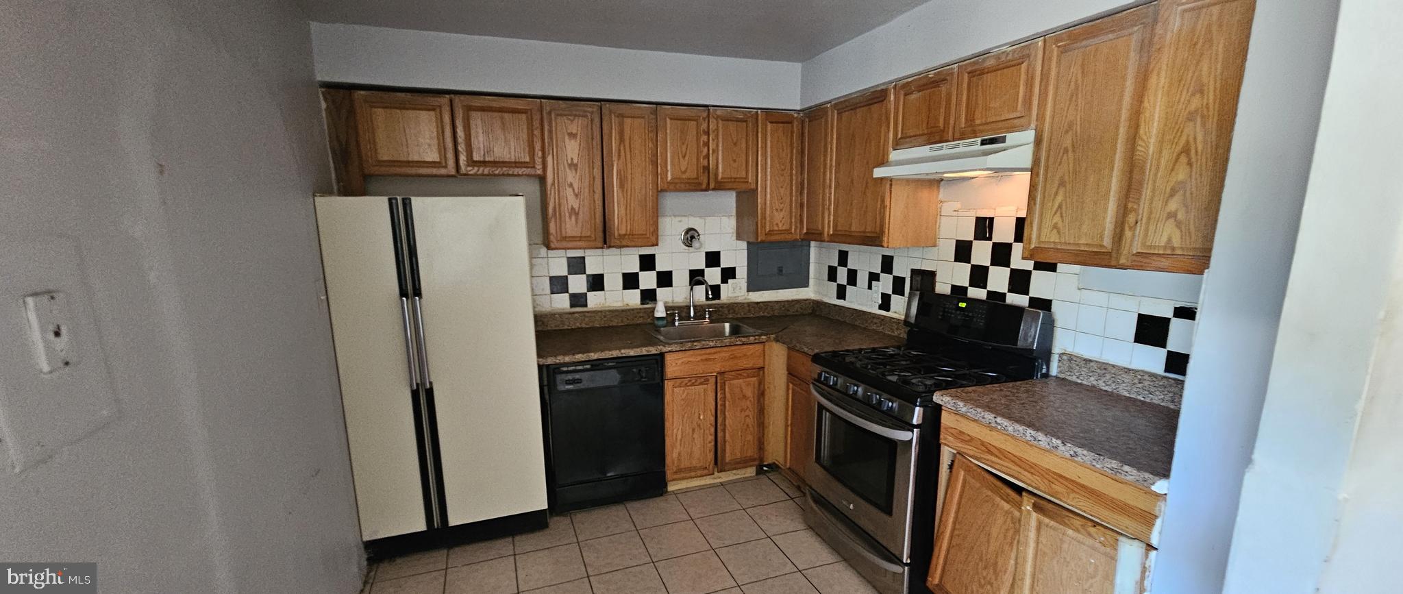 PINEWAY TOWERS - Residential