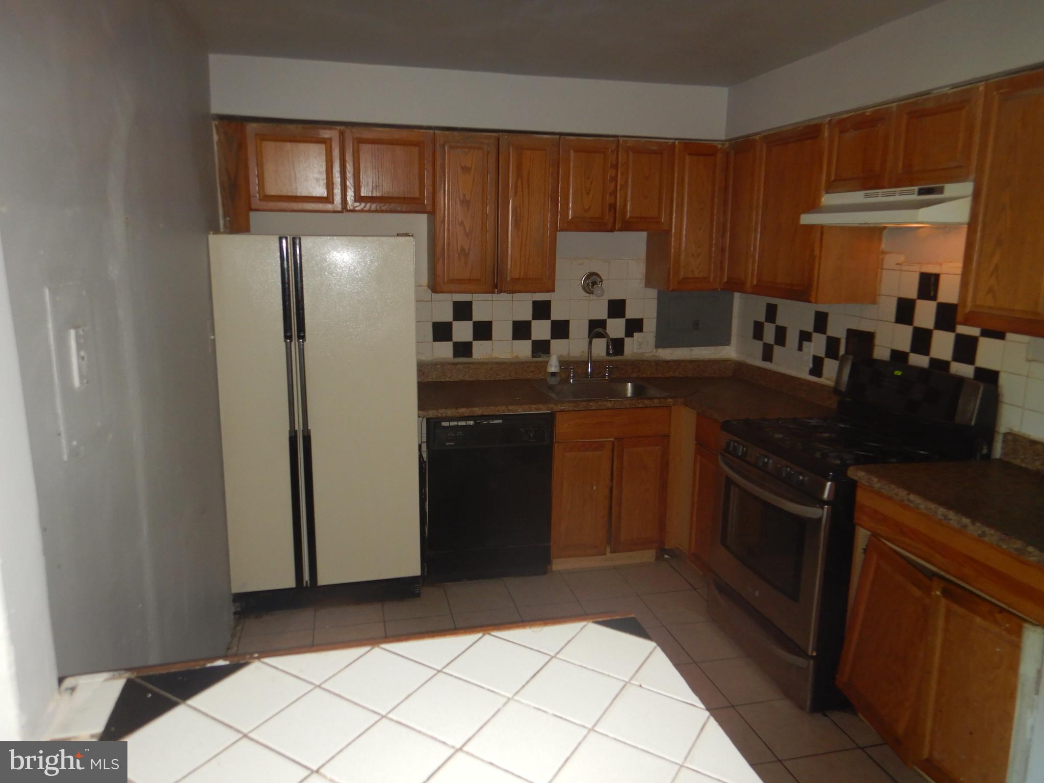 PINEWAY TOWERS - Residential