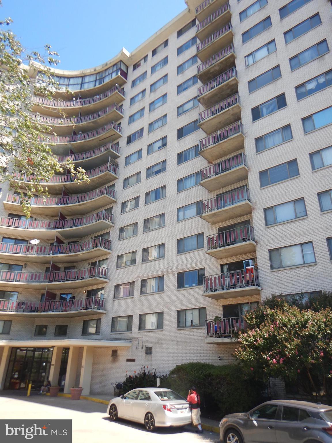 PINEWAY TOWERS - Residential