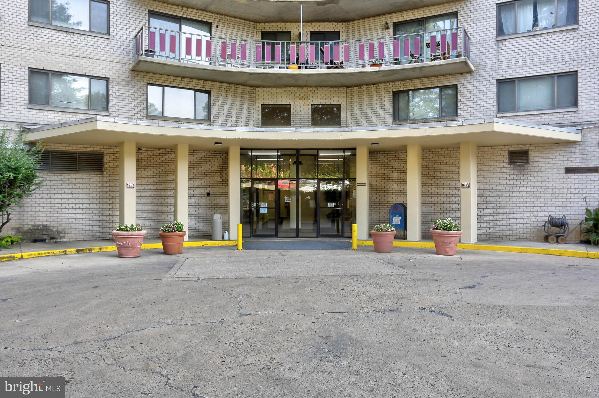 PINEWAY TOWERS - Residential