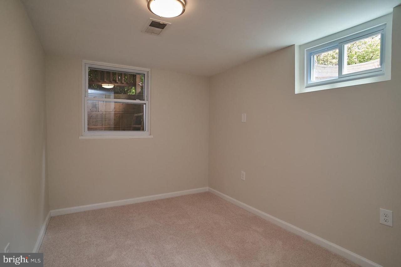 BARCROFT HILLS - Residential Lease