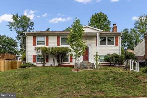 Photo of 5236 Midway Court, WOODBRIDGE, VA 22193 (MLS # VAPW2120076)