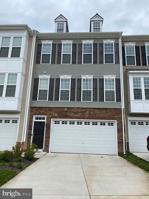 COURTYARDS AT COLONIAL FORGE - Residential