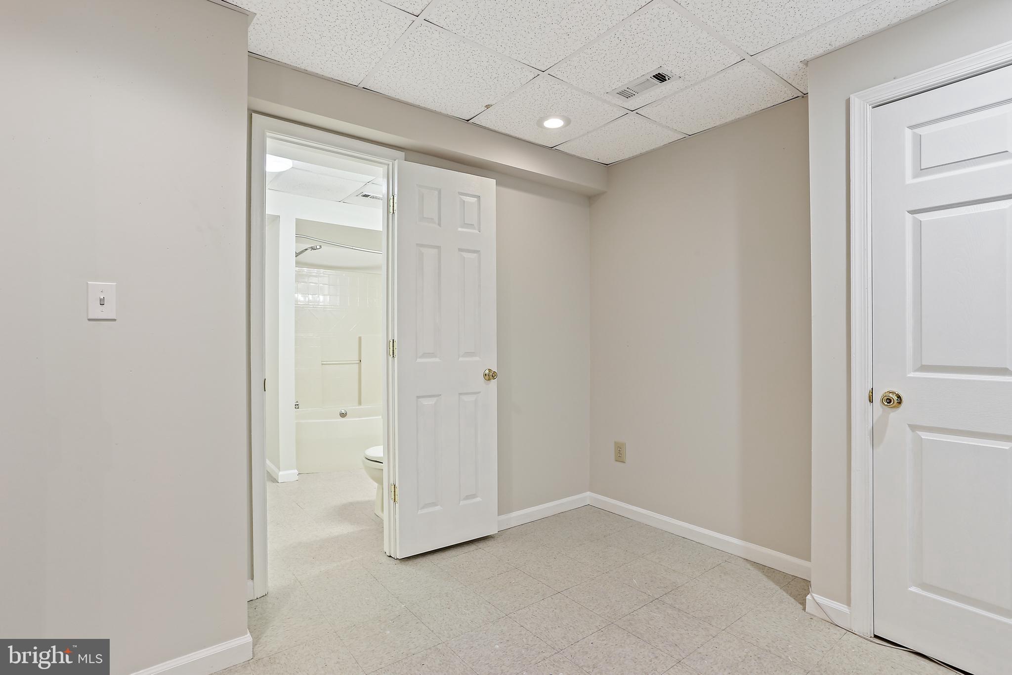 GREENCASTLE MANOR - Residential Lease