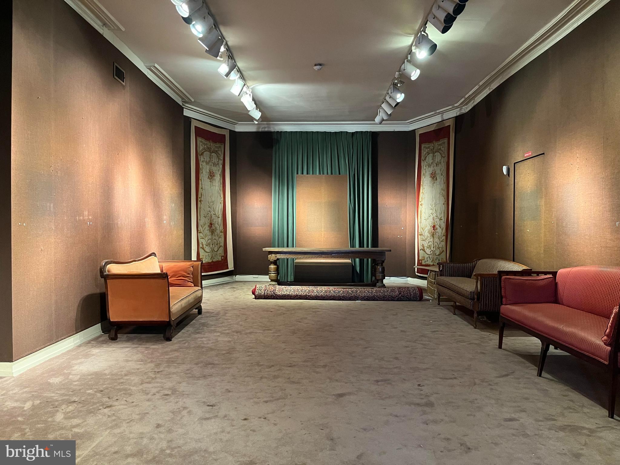 RITTENHOUSE SQUARE - Commercial Sale