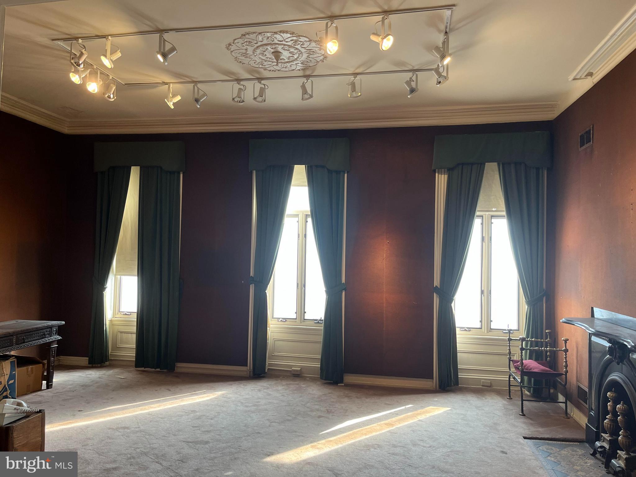 RITTENHOUSE SQUARE - Commercial Sale