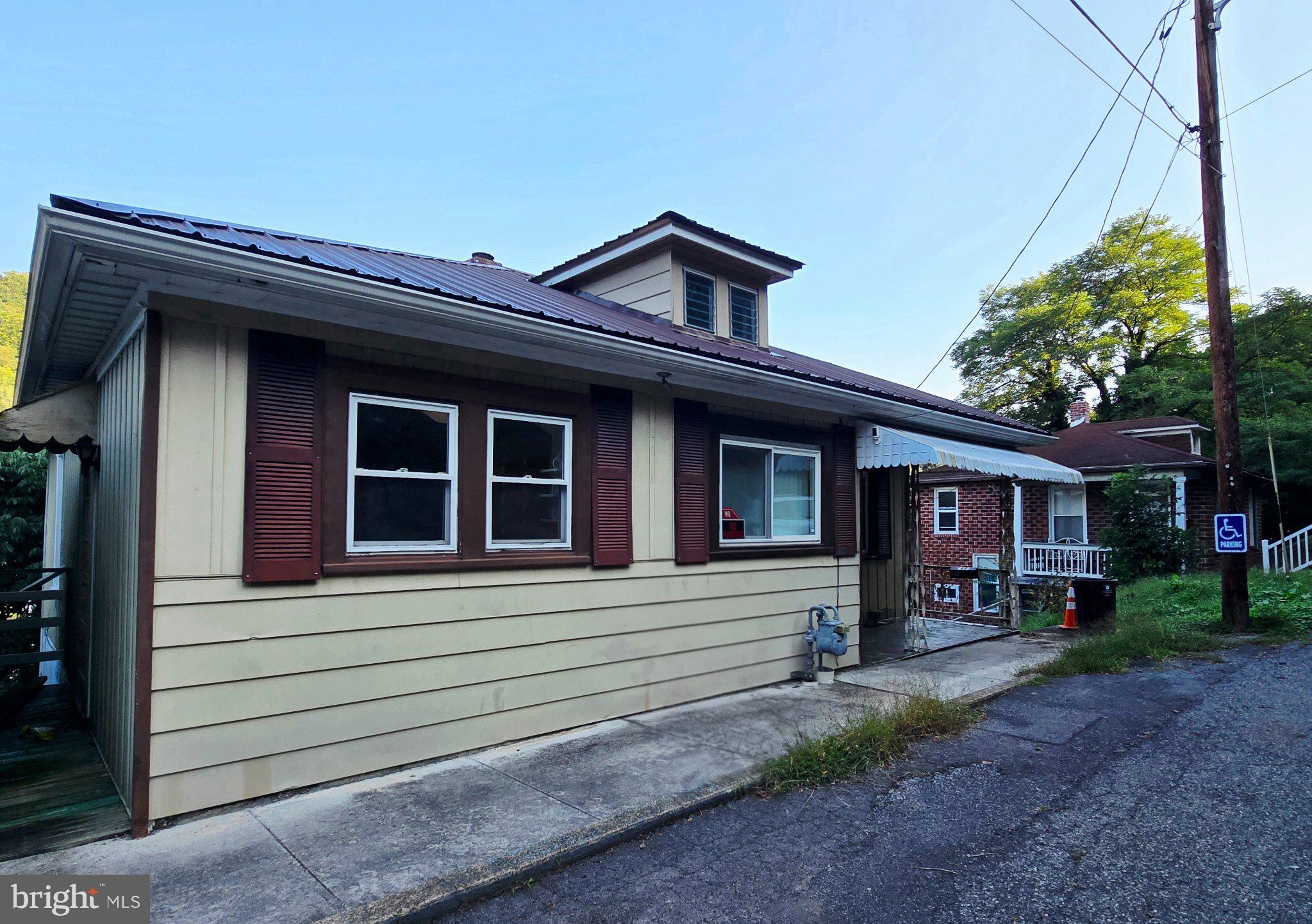 612 WOODLAWN TERRACE