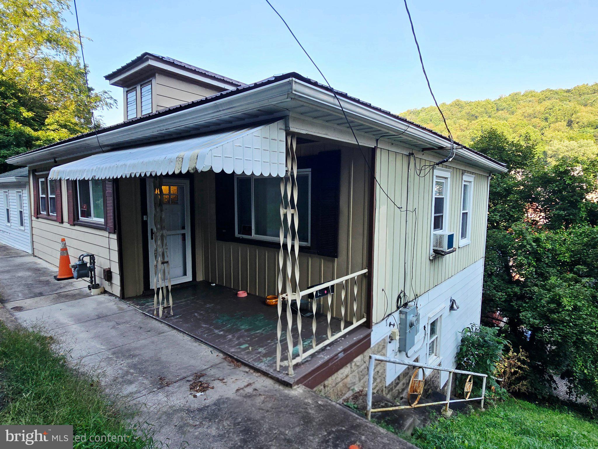 612 WOODLAWN TERRACE