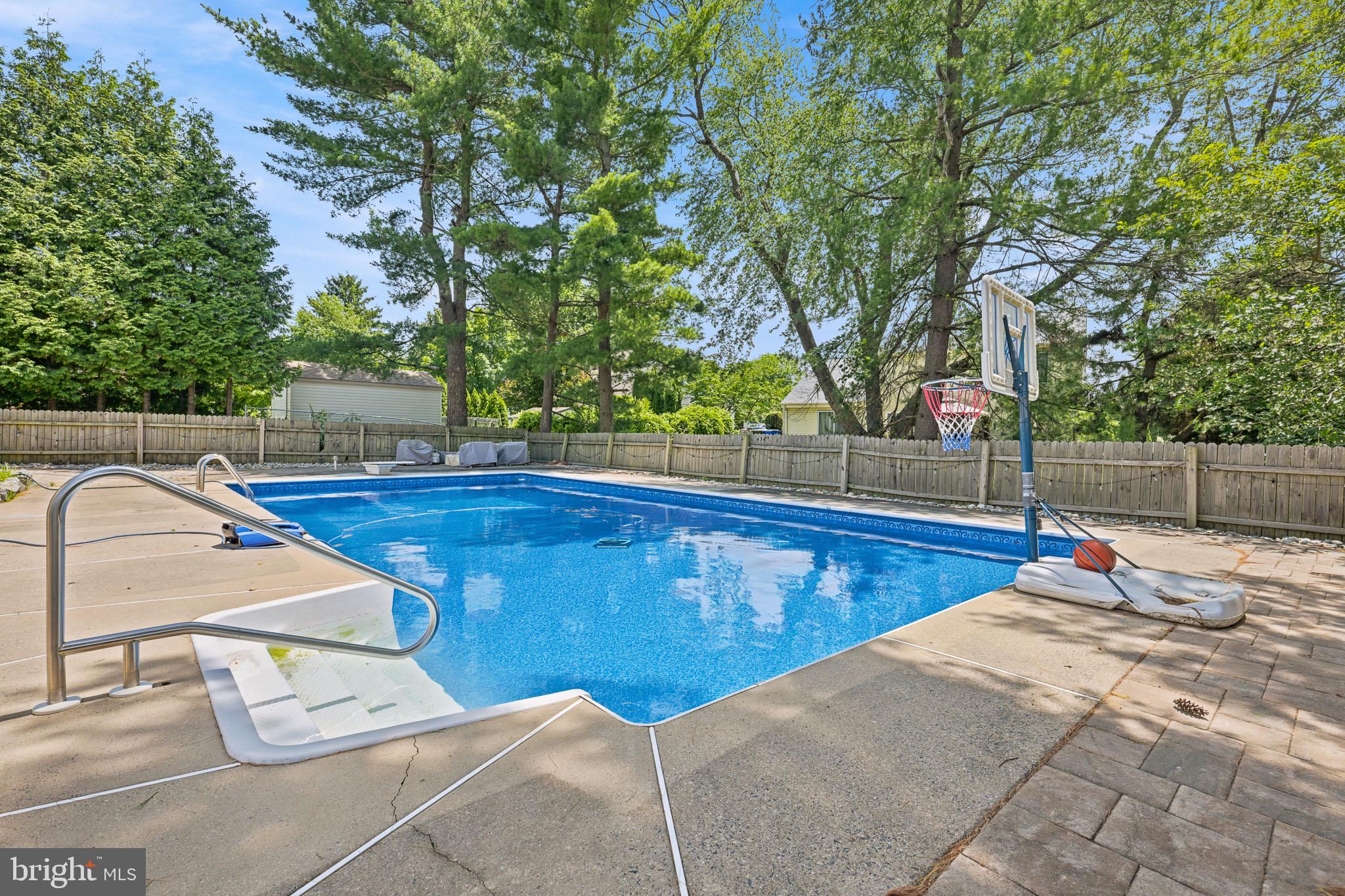 249 W BYNUM PLACE