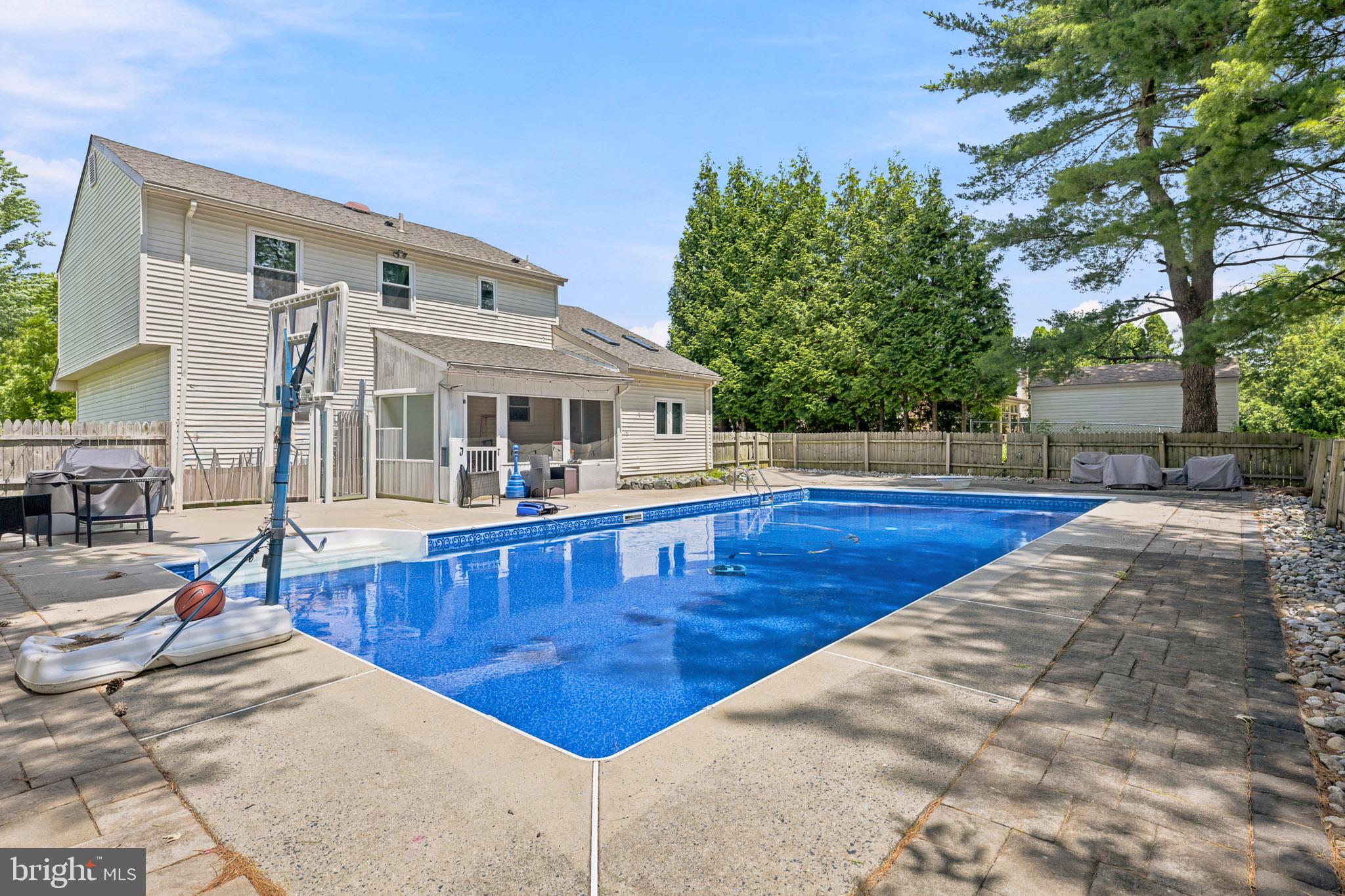249 W BYNUM PLACE