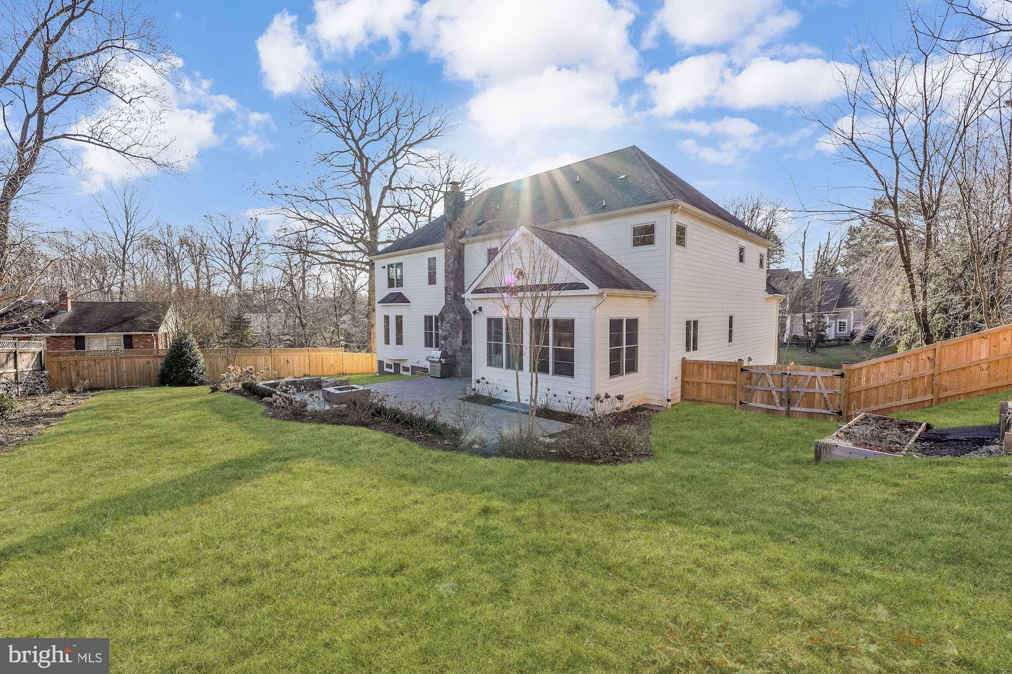 SALONA VILLAGE - Residential