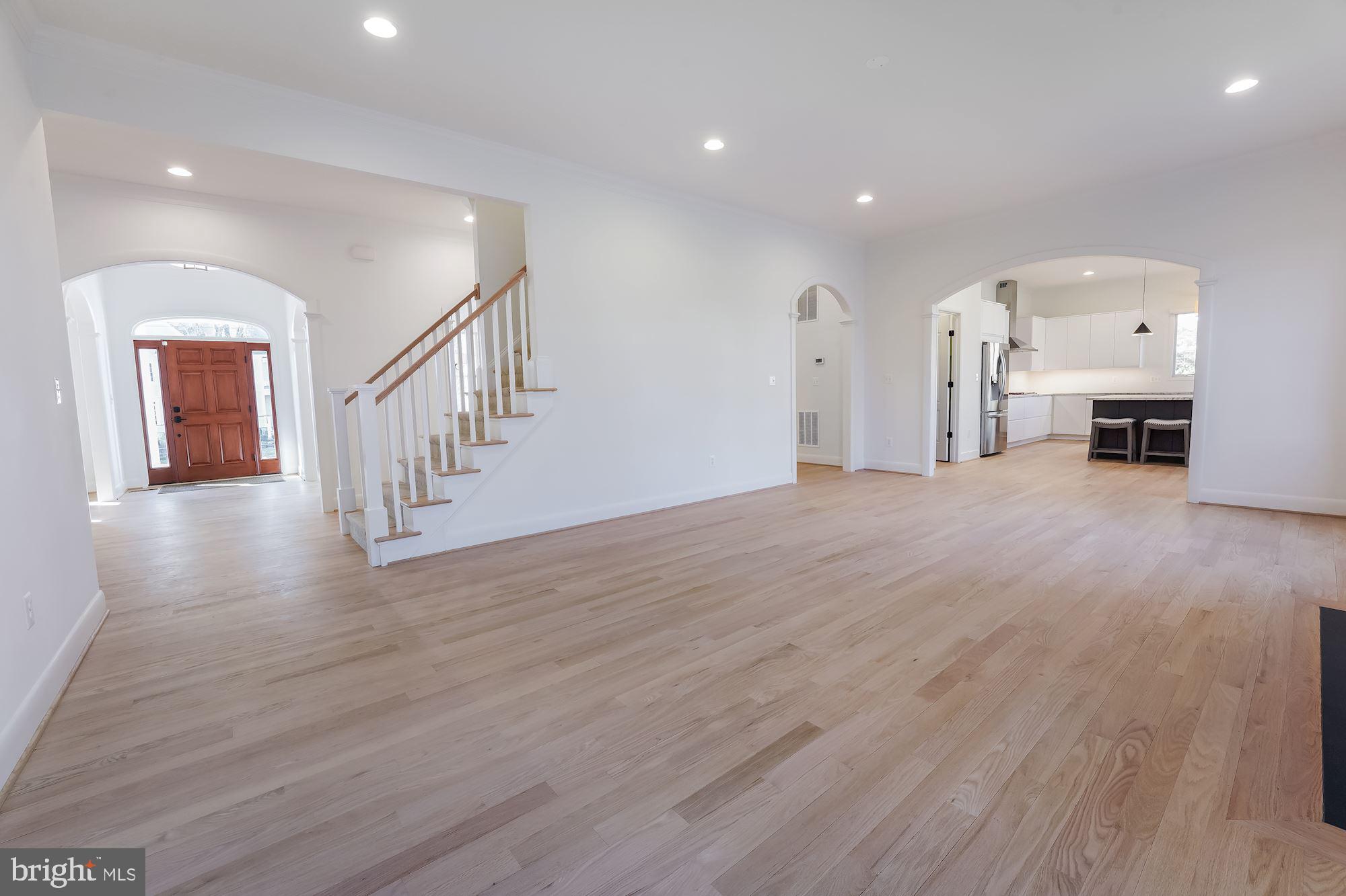 SALONA VILLAGE - Residential