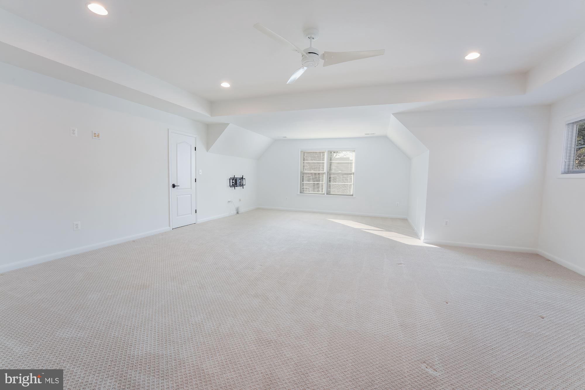 SALONA VILLAGE - Residential